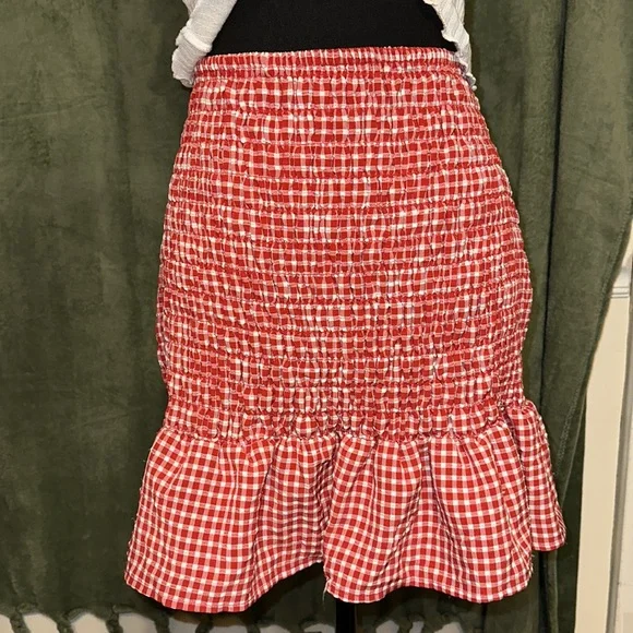 Checkered ribbed stretch ruffled bottom skirt  ❤️🤍 - Picture 7 of 7